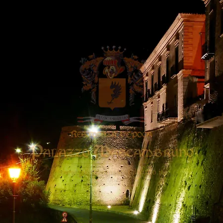 Palazzo Mascambruno * 카리아티