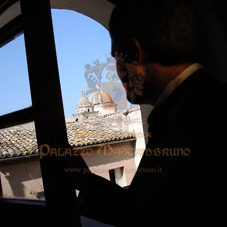 Palazzo Mascambruno * 카리아티